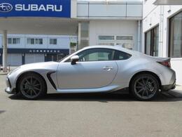 前傾姿勢の流麗なフォルムはスタイルの良さだけでなく、高い空力性能を求めた機能的なデザイン☆