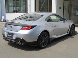 重心の低いBOXERエンジンのアドバンテージを 限まで追求し、重力を味方につけたハンドリングの愉しさを創出する 低重心パッケージング☆