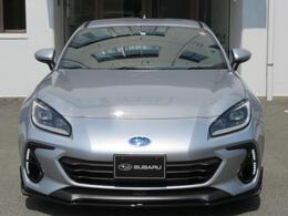 フロントフード、フェンダー、ルーフ、アクスルハウジングなどにアルミ素材を採用することで、重量を軽くして運動性能を追求しています☆