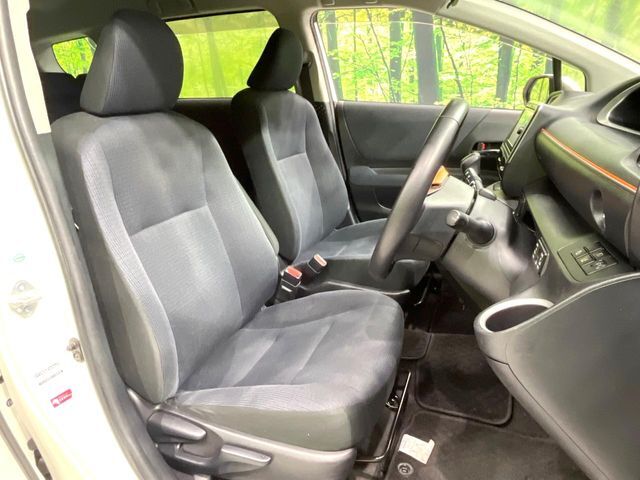 運転席シート廻りは使用感も少なく、良好な状態となっています。丁寧に使われていたことがよくわかりますね。