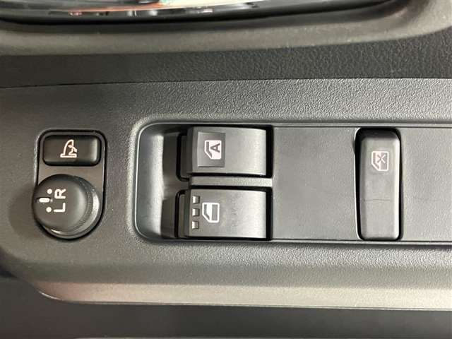 パワーウィンドウです！運転席でラクラク操作！元気なお子様やワンちゃんのイタズラも防いでいただけますよ。☆詳しくは無料通話0078-6003-827541　相模原ICすぐ