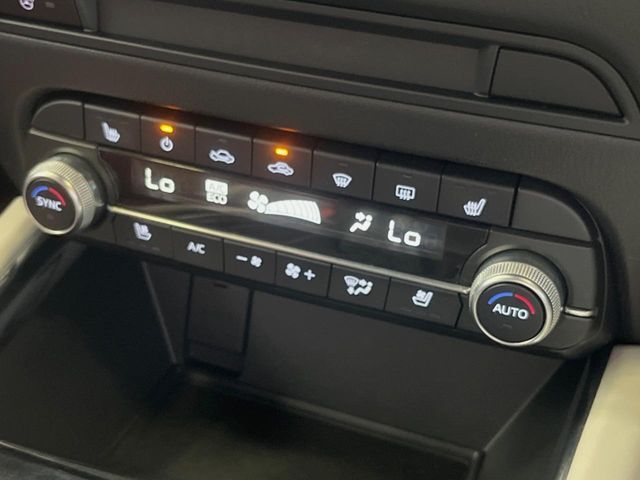 【シートベンチレーション】夏場は涼しい風でお尻や背中の熱やムレを防ぎ、冬はエアコンよりも早く温まってポカポカに！季節を問わず快適に過ごせます。