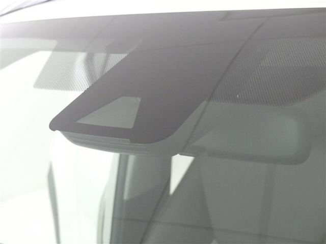 衝突被害軽減ブレーキ搭載。過信せずに運転に集中しましょう。