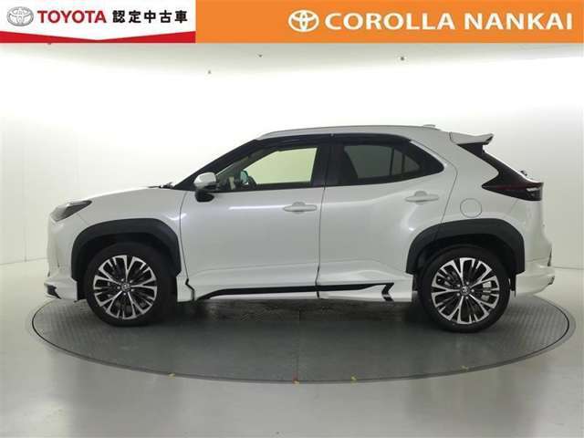 広々とした車内空間に優れた燃費性能。更にデザインも上質で人気のお車です！