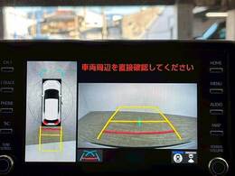 【全周囲モニター】 クルマを上空から見下ろしているかのように、直感的に周囲の状況を把握できます。