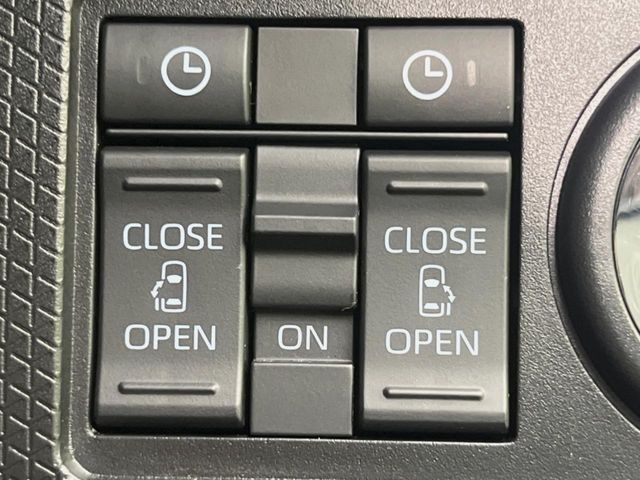 【両側パワースライドドア】スマートキーや運転席のスイッチで後席両側スライドドアの開閉が可能♪電動だから力を入れてドアを開ける必要が無く、小さなお子様でも簡単に開け閉めでき快適です♪