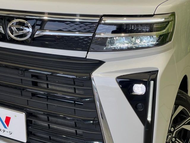 【LEDヘッドライト】悪天候や夜間走行時も良好な視界を確保し安心して運転できる高輝度LEDヘッドライトを装備！点灯速度が早く、消費電力も抑えられています。