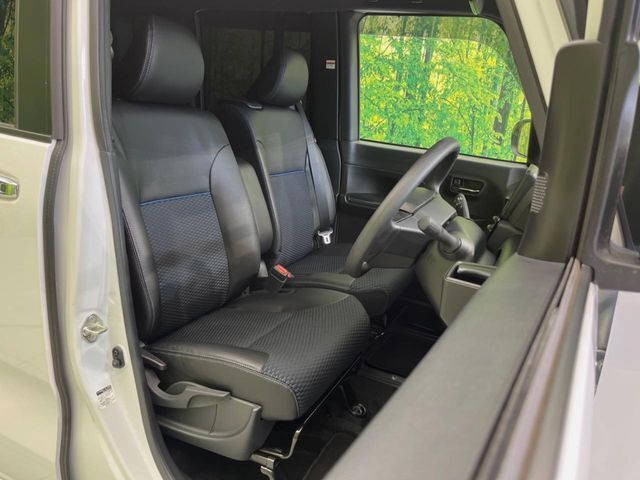 運転席シート廻りは使用感も少なく、良好な状態となっています。丁寧に使われていたことがよくわかりますね。