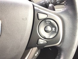 【アダプティブ・クルーズ・コントロール】予め設定した車速内でクルマが自動的に加減速。 前走車との適切な車間距離を維持しながら追従走行し、高速道路でのドライバーの疲労を軽減してくれる嬉しい機能付♪