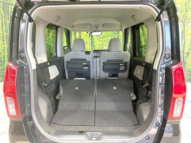 普段のお買い物や通勤、送迎等に十分な荷室スペースを確保しております。セカンドシートを倒すと、大きな荷物の積載も可能です♪