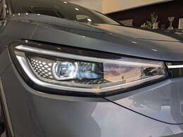 ・まるでガラス細工のようなヘッドライトのデザインです。車種によってデザインが様々ですので是非1度見比べてみてください。