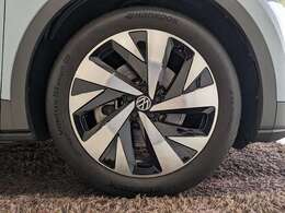 オシャレは足元から。スポーティーかつ洗練されたデザインで迫力があり、カッコいいです！