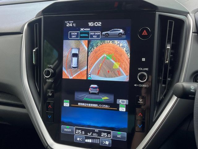 【マルチテレインモニター】車のフロントやサイドのカメラ画像を同時にモニター表示することで、悪路や狭い道を走行時でも周囲の状況確認ができ安心！本格SUVにうれしい装備です♪