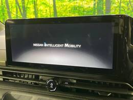 【メーカー純正ナビ】インテリアに溶け込むスタイリッシュな「専用設計」メーカーナビを装備♪視認性や操作性など基本性能にも優れ、より上質なカーライフをお楽しみいただけます。