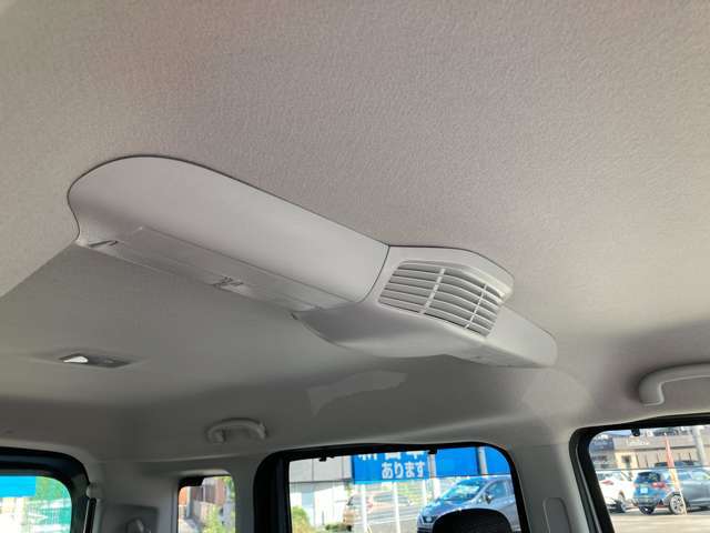 スリムサーキュレ-ター！室内の空気を効率よく循環させて、室温全体を均一にキープ。小風量の高速気流を吹き出して、冷たい空気や温かい空気の偏りを解消します。