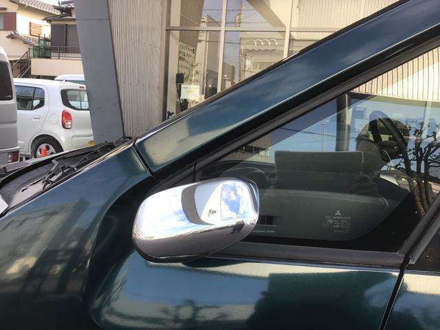 静岡インター道理沿いに中古車展示場を完備。