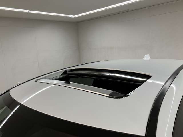 レクサスは、先進性とエレガンスが融合し、すぐれた操縦安定性と上質な乗り心地が魅力です。