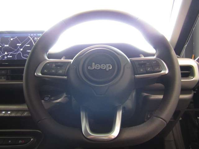 JEEP認定中古車延長保証制度もございます。　お客様のご希望により、保証期間を有償にて更に一年間延長することが可能です。安心なカーライフをお約束します。詳細はスタッフまでお気軽にお問合せ下さい。