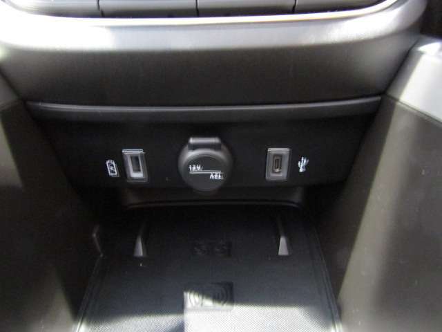 JEEP認定中古車延長保証制度もございます。　お客様のご希望により、保証期間を有償にて更に一年間延長することが可能です。安心なカーライフをお約束します。詳細はスタッフまでお気軽にお問合せ下さい。