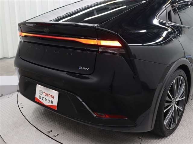 後方から接近する車両や歩行者を検知し、衝突被害の軽減に寄与するパーキングサポートブレーキ(後方接近車両・後方歩行者)を装備しています。