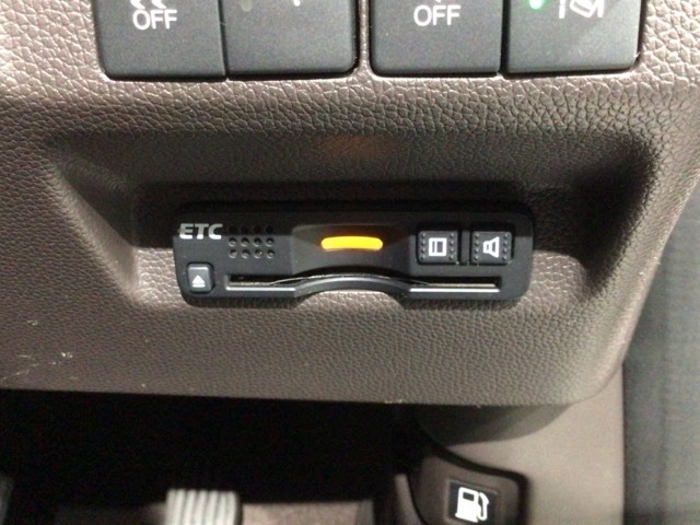 いまや快適なカーライフに欠かせないETCが付いています。