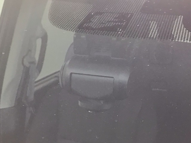 万が一の事故のときもドライブレコーダーがあると安心です。ご利用になる場合は個人情報保護の観点より新品の対応SDカードをお求め下さい。