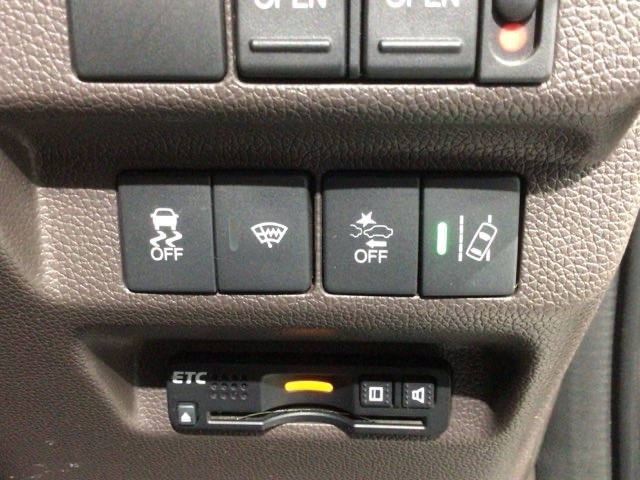 横滑り防止装置がついています。いざという時に安心ですね。