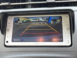 【バックカメラ】駐車時に後方がリアルタイム映像で確認できます。大型商業施設や立体駐車場での駐車時や、夜間のバック時に大活躍！運転スキルに関わらず、今や必須となった装備のひとつです！