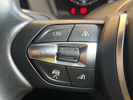 ●レーダークルーズコントロール：前の車との車間距離を一定にとりつつ、一定速度で自動走行してくれる次世代のクルーズコントロール！主に高速道路や自動車専用道路で使用する便利な機能です！