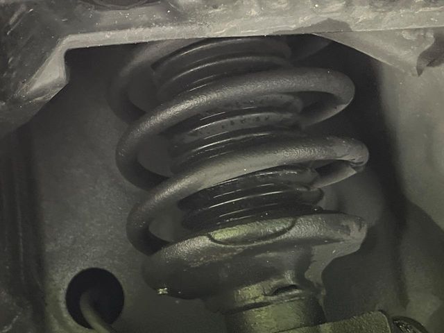 お車を安心してお乗りいただく為には、足回りの定期点検が欠かせません。サービスサポート（有償保証）では無料点検もご提供しており、安心のカーライフをお過ごしいただけるサポート体制が整っています。