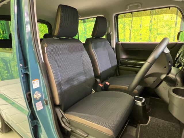 運転席シート廻りは使用感も少なく、良好な状態となっています。丁寧に使われていたことがよくわかりますね。