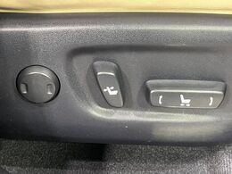【パワーシート】スイッチ一つで簡単にシートの微調整が可能！電動だから力もいりません！快適なシートポジションにセットして、快適なドライブをお楽しみください。