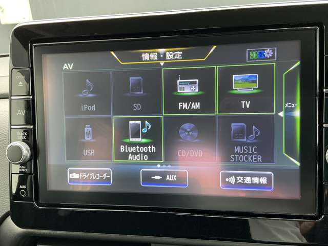 BluetoothやCD、フルセグTV、DVDなどオーディオ機能も充実してます。