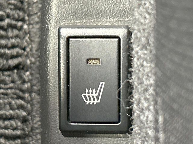 【シートヒーター】寒い日に重宝するシートヒーター！エアコンより早く温まってくれるので寒がりの人も安心ですね♪エアコンの温風は乾燥するから苦手、という方にもをおすすめです。