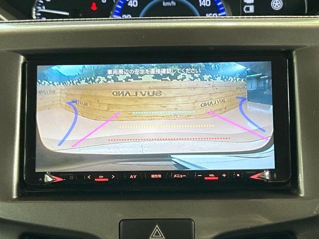 【バックカメラ】駐車時に後方がリアルタイム映像で確認できます。大型商業施設や立体駐車場での駐車時や、夜間のバック時に大活躍！運転スキルに関わらず、今や必須となった装備のひとつです！
