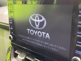 【純正ナビ】人気の純正ナビを装備しております。ナビの使いやすさはもちろん、オーディオ機能も充実！キャンプや旅行はもちろん、通勤や買い物など普段のドライブも楽しくなるはず♪