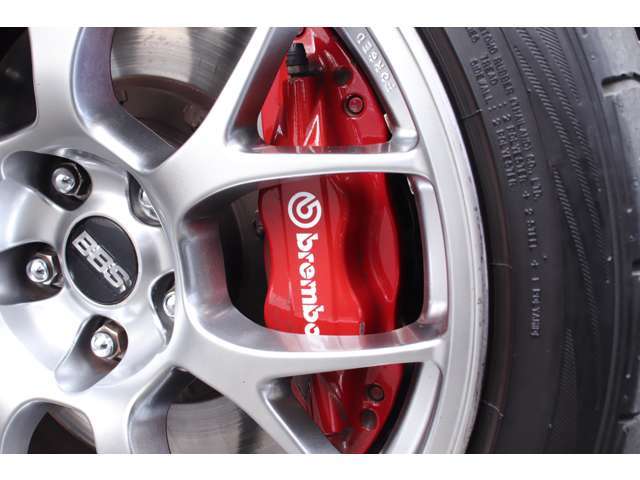 足回りは、ビルシュタイン＋アイバッハ、brembo2ピースブレーキキャリパー。。。