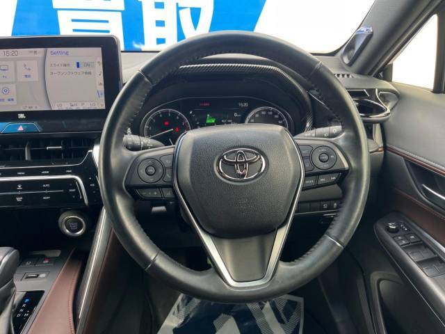 【純正革巻きステアリング】上質な革を使用することで、手にしっかり馴染みとても運転しやすいハンドルです♪