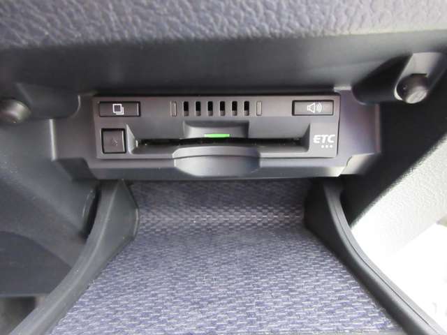 ETC車載器搭載で、高速料金所もスイスイ通過！！スマートインターチェンジも使えて寄り便利！！