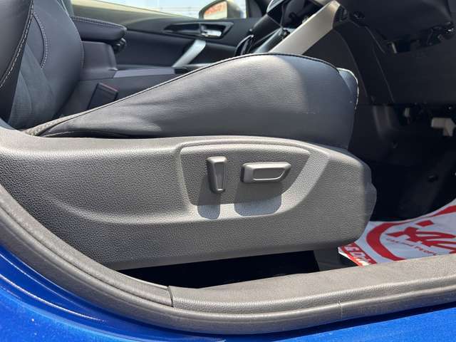 運転席パワーシート付き！最適なシートポジションを提供し快適な空間をお届け。らくらく操作できます♪