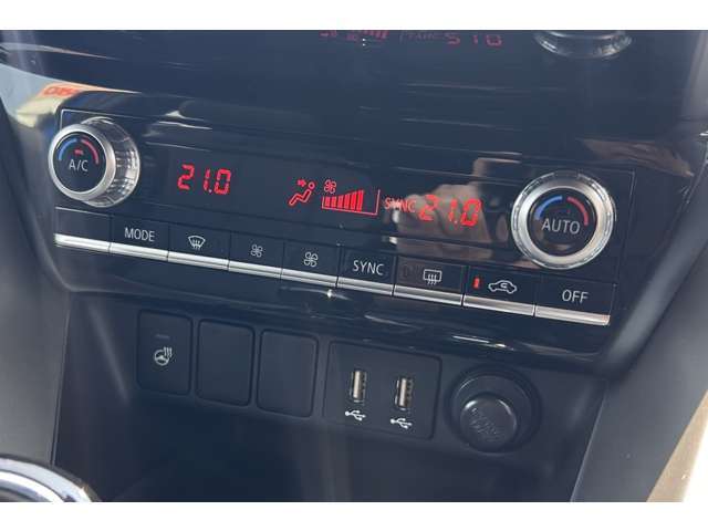 フルオートエアコン…車内温度を感知し自動で温度調整をしてくれるのでいつでも快適な車内温度を創り上げます！