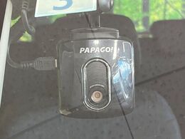 【ドライブレコーダー】安心・安全なカーライフに必須のドライブレコーダーを装備！走行中はもちろん、あおり運転や事故に遭遇した際の状況も映像で記録し、万一のリスクに備えます。