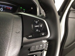 【アダプティブ・クルーズ・コントロール】予め設定した車速内でクルマが自動的に加減速。 前走車との適切な車間距離を維持しながら追従走行し、高速道路でのドライバーの疲労を軽減してくれる嬉しい機能付♪