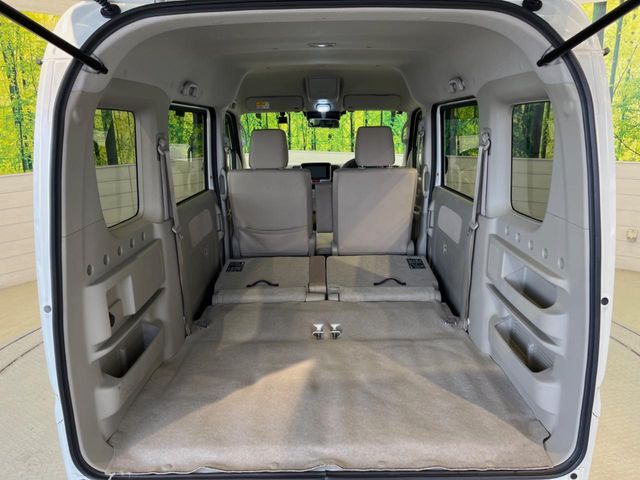 普段のお買い物や通勤、送迎等に十分な荷室スペースを確保しております。セカンドシートを倒すと、大きな荷物の積載も可能です♪