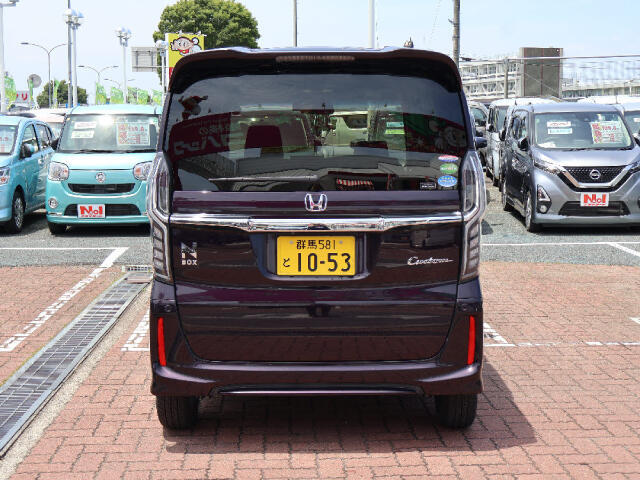 今の軽自動車は、とても広い！普通車と比べて維持費もお得で、家計に優しいですよ！