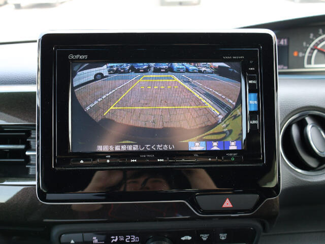 バックカメラ付いています！駐車時の後方確認をサポートしてくれます！