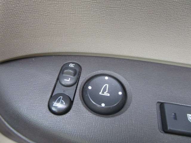 電動格納ドアミラー付きですので狭い駐車場などで便利です！