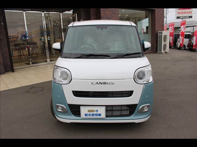 広い展示場には目移りしちゃうくらい軽・届出済未使用車が展示されてます