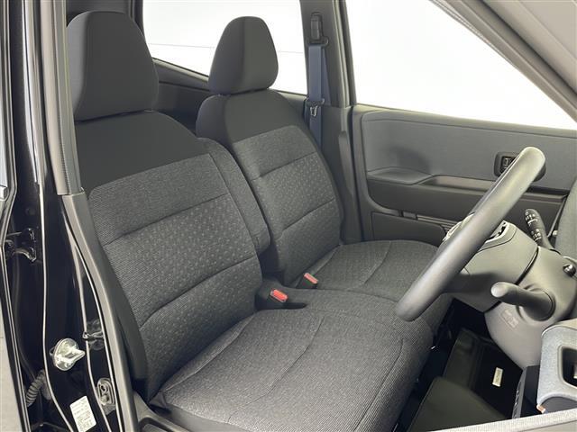 【運転席】座り心地が良いシートなので長時間の運転でも快適にお過ごしいただけます。新品のフロアマットのご注文も可能です。掲載箇所以外にご希望の写真がございましたらお気軽にお問い合わせ下さい。