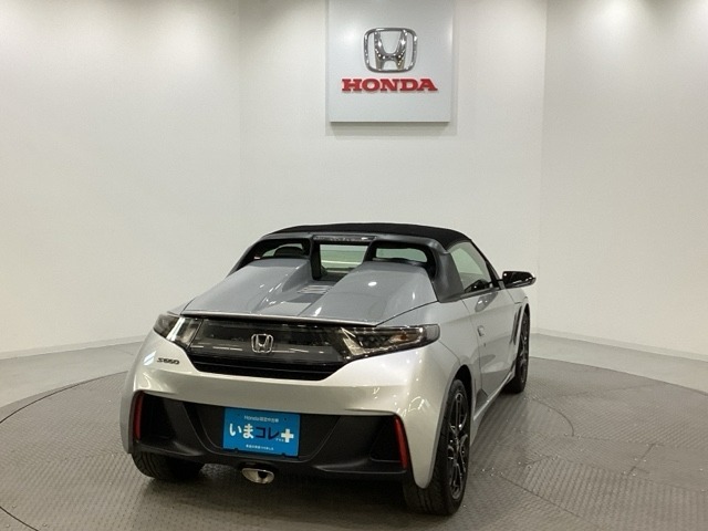 【Honda認定中古車 U-Select】　は3つの安心をお約束します。　1　Hondaのプロが整備した安心。 2　第三者機関がチェックした安心。　3　購入後もHondaが保証する安心。